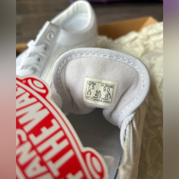 BRAND NEW IN BOX Vans Old Skool sneakers in True White. Never worn, pristine - Picture 7 of 8